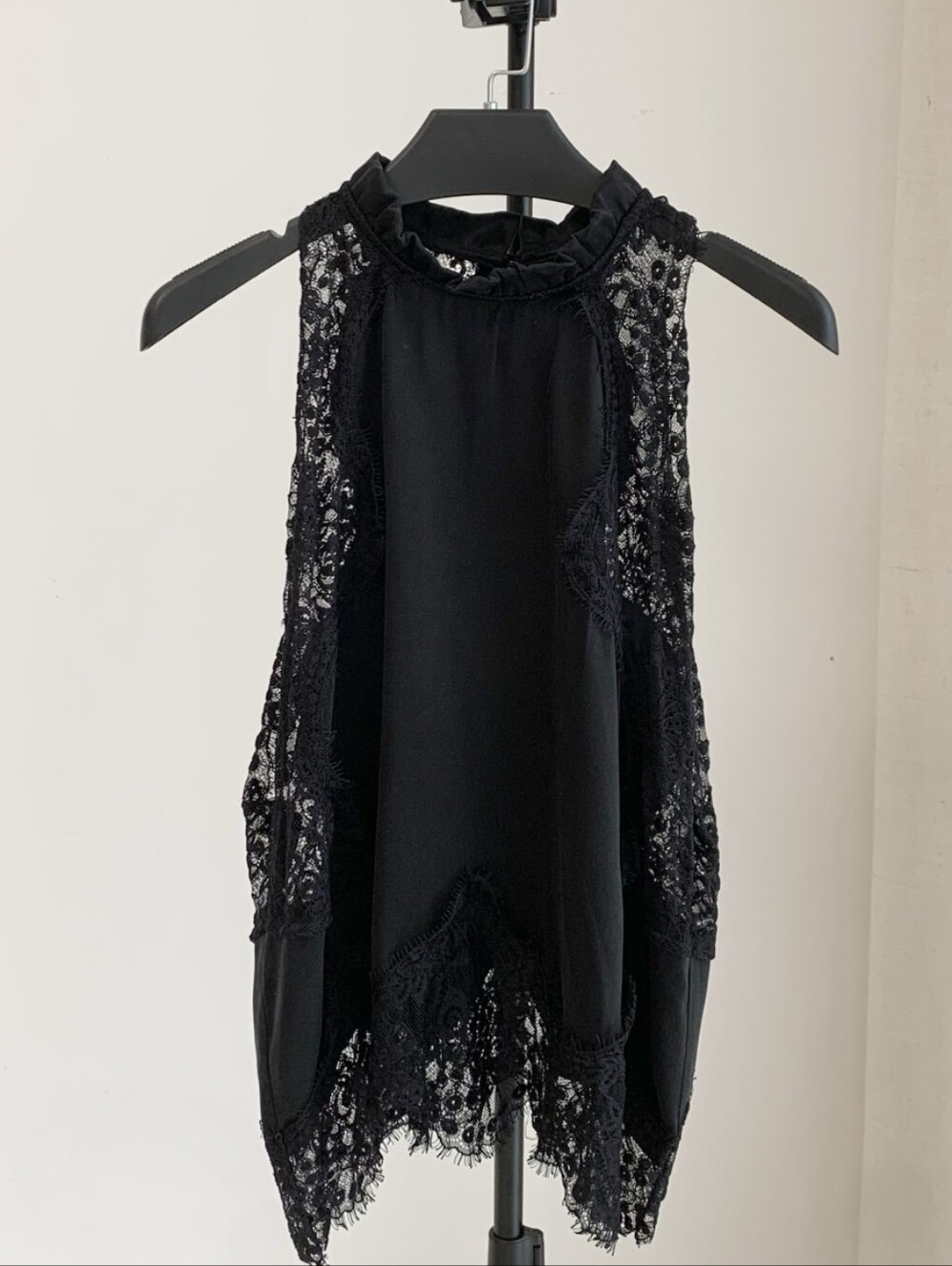 Third Form VISIONS LACE TOP - Picture 10 of 14